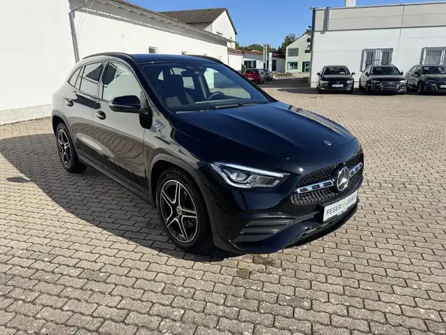 Mercedes-Benz GLA 200