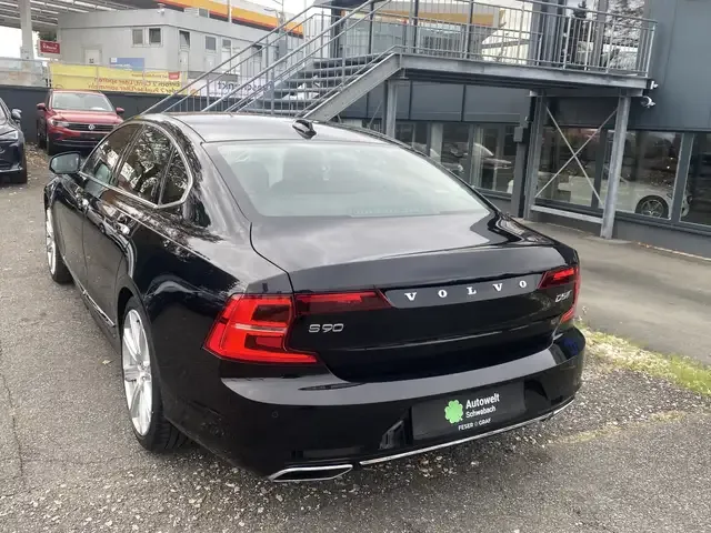 Volvo S90