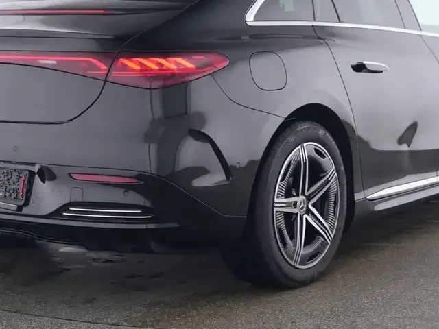 Mercedes-Benz EQE 300