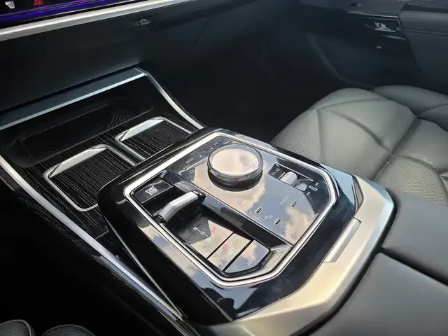BMW 740