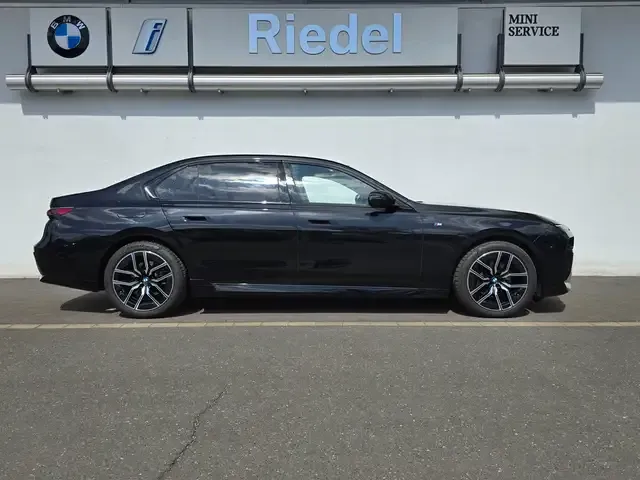 BMW 740