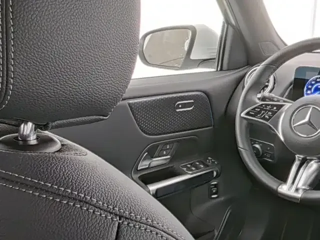 Mercedes-Benz EQB 300