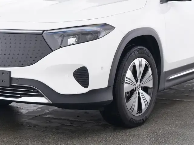 Mercedes-Benz EQB 300
