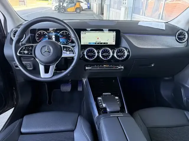 Mercedes-Benz B 180