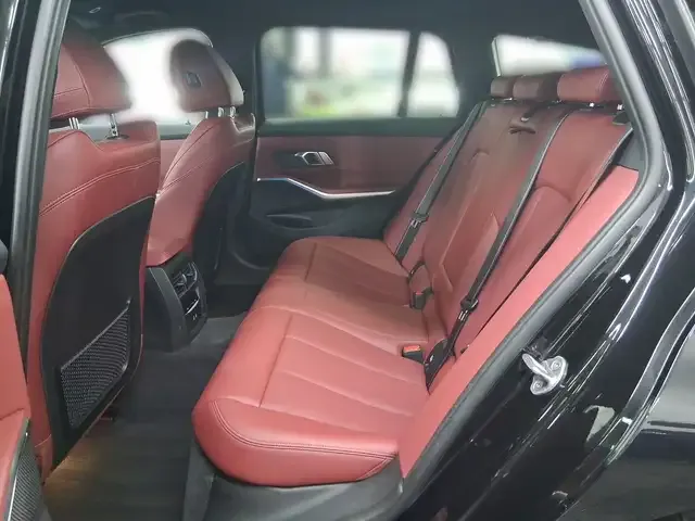 BMW 330