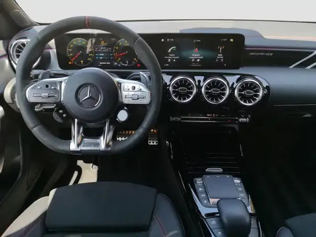 Mercedes-Benz CLA 45 AMG