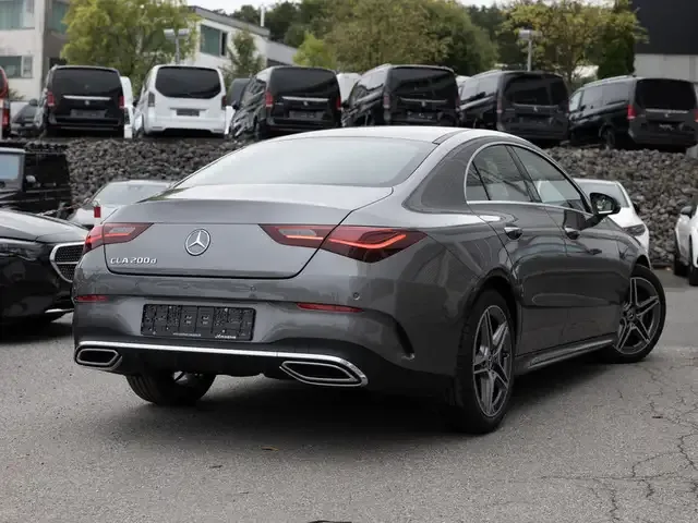 Mercedes-Benz CLA 200