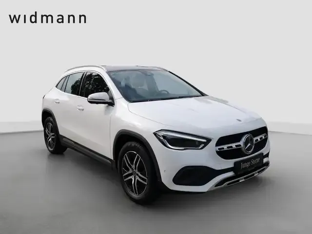Mercedes-Benz GLA 200