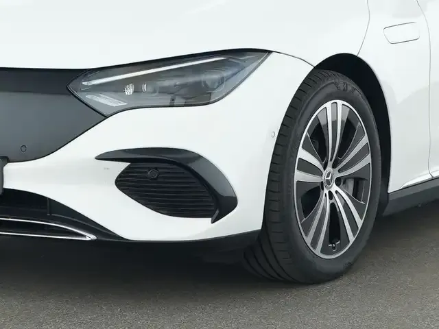 Mercedes-Benz EQE 300