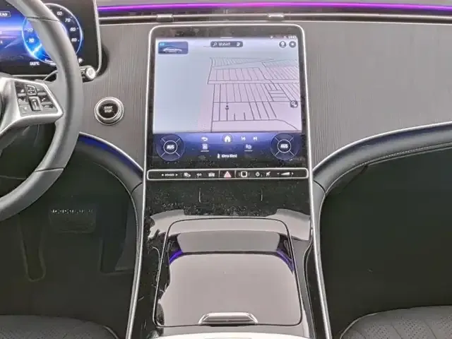 Mercedes-Benz EQE 300