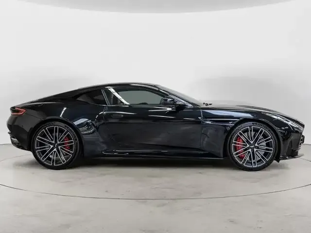 Aston Martin DB12