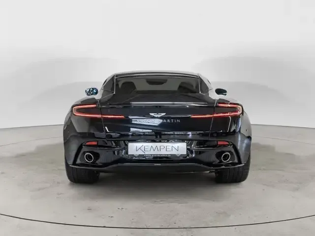 Aston Martin DB12