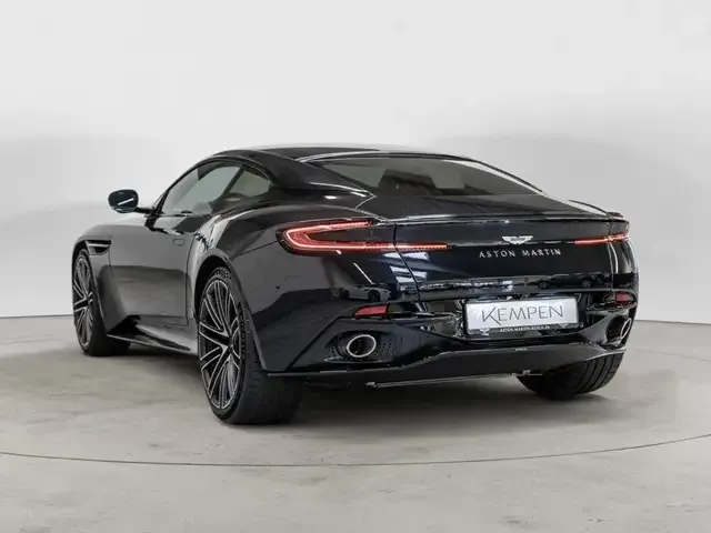 Aston Martin DB12