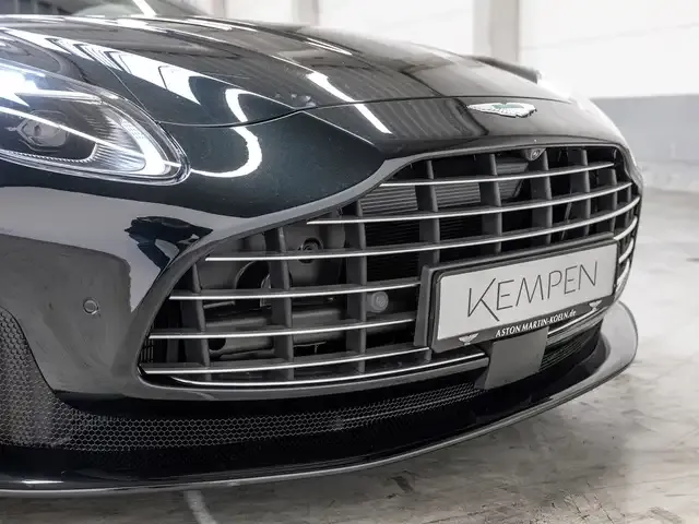 Aston Martin DB12