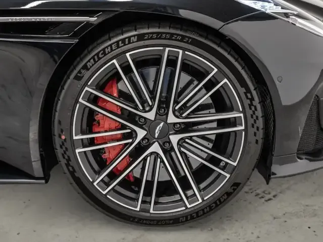 Aston Martin DB12