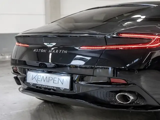 Aston Martin DB12