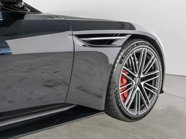 Aston Martin DB12