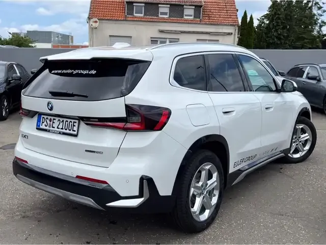 BMW iX1