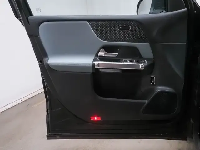 Mercedes-Benz EQB 300