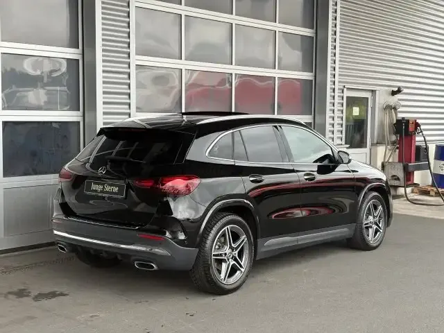 Mercedes-Benz GLA 200