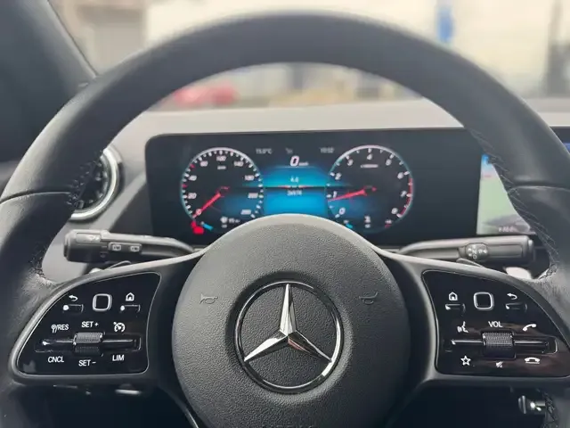 Mercedes-Benz GLA 200