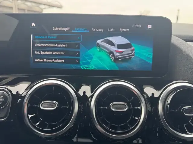 Mercedes-Benz GLA 200