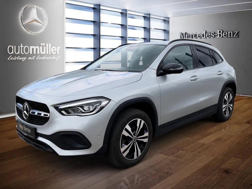 Mercedes-Benz GLA 220