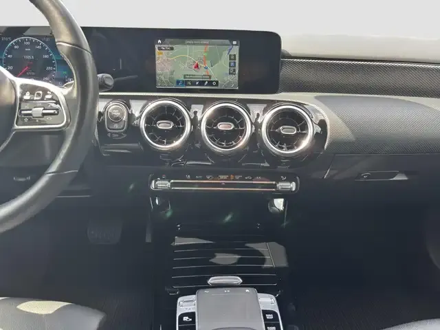 Mercedes-Benz A 220