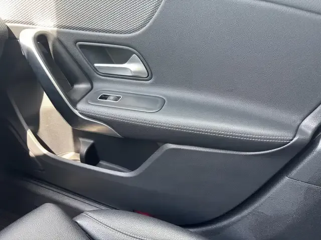 Mercedes-Benz A 220