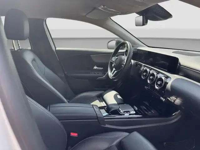 Mercedes-Benz A 220