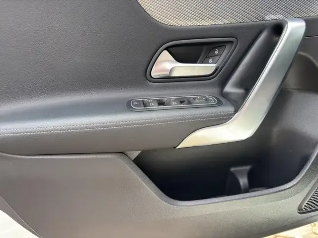 Mercedes-Benz A 220