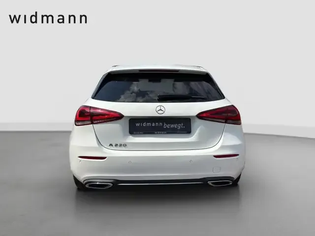 Mercedes-Benz A 220