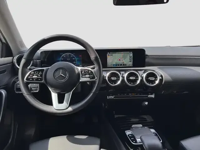 Mercedes-Benz A 220