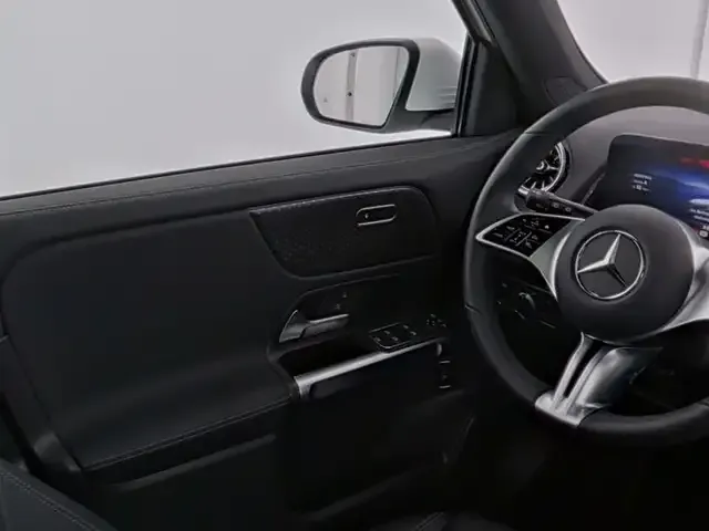 Mercedes-Benz EQB 300