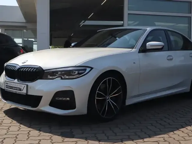 BMW 330