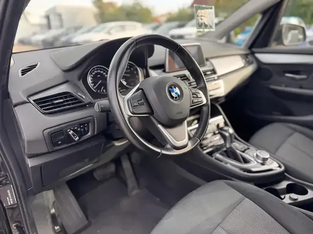 BMW 225