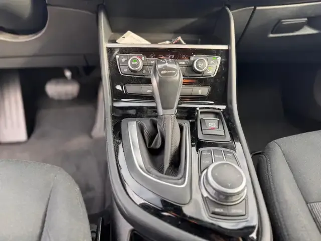 BMW 225