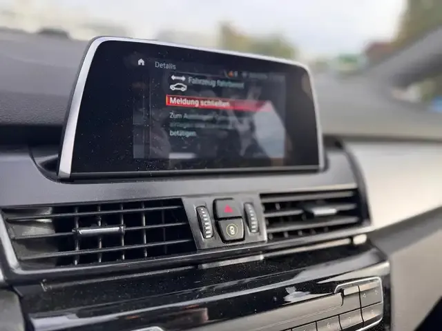 BMW 225