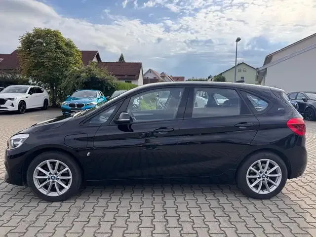 BMW 225