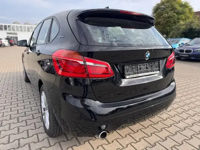 BMW 225