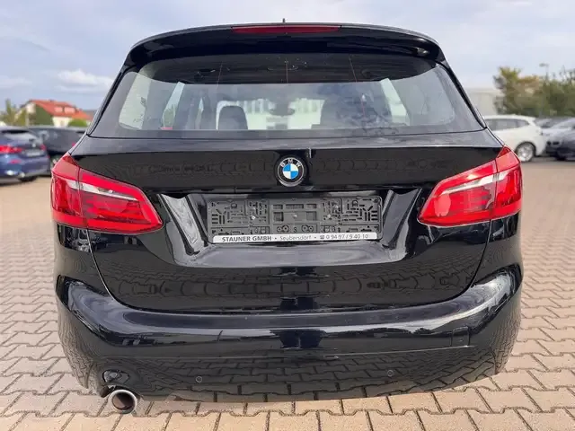 BMW 225