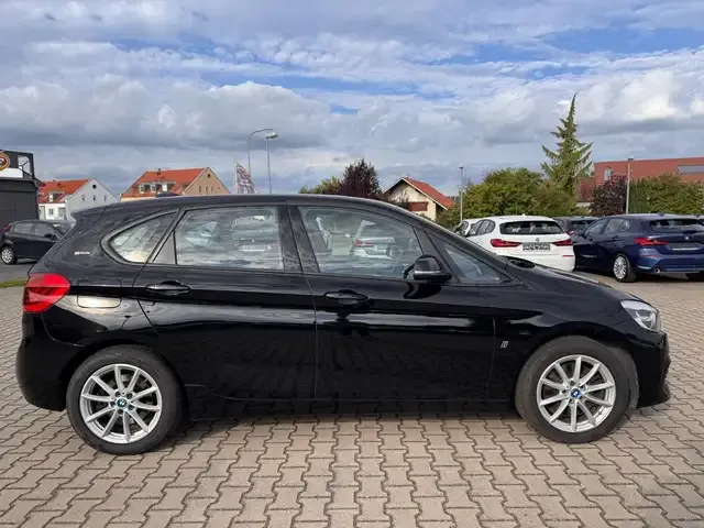 BMW 225