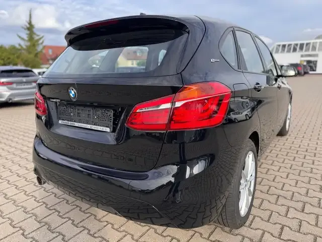 BMW 225