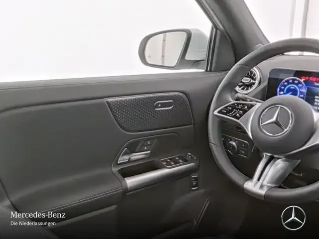 Mercedes-Benz EQA 300