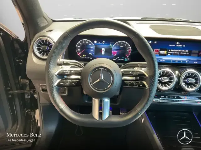 Mercedes-Benz GLB 180
