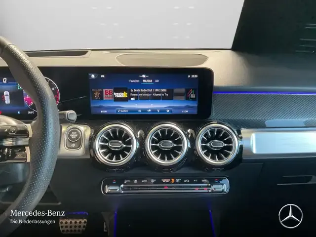 Mercedes-Benz GLB 180
