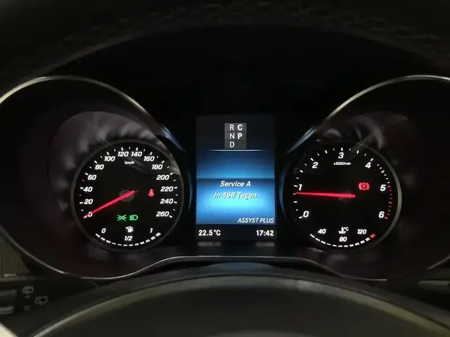 Mercedes-Benz V 220