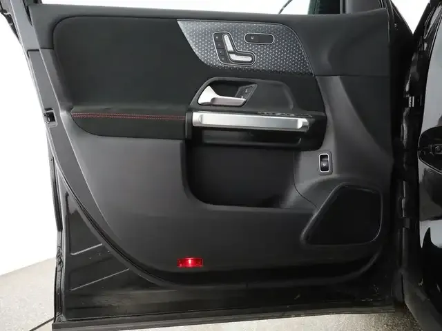 Mercedes-Benz EQB 300