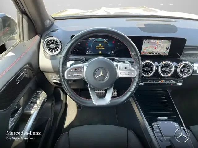 Mercedes-Benz GLB 180