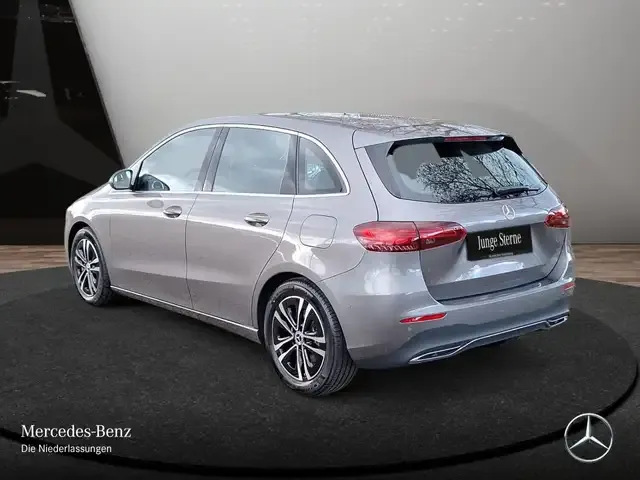 Mercedes-Benz B 220